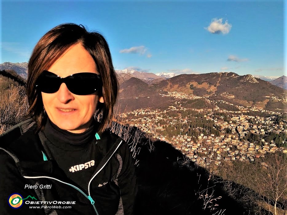 55 Vista verso Selvino e i suoi monti.jpg
